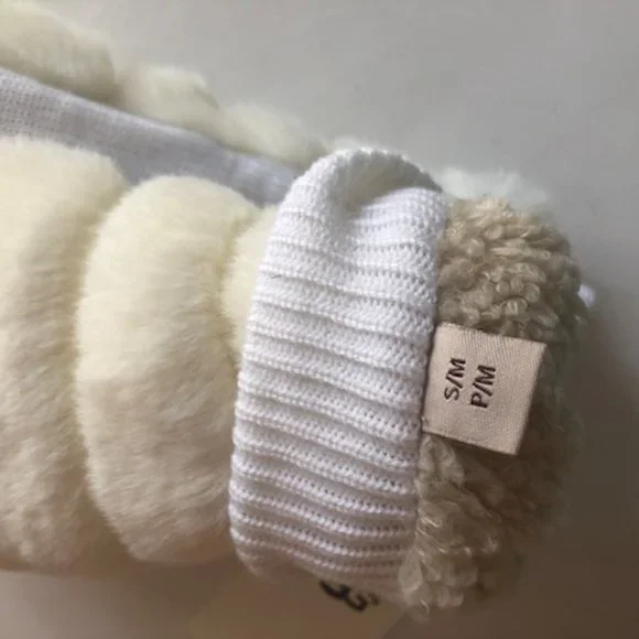 UGG Faux Fur Mittens. NWT. Size: Small/Medium
